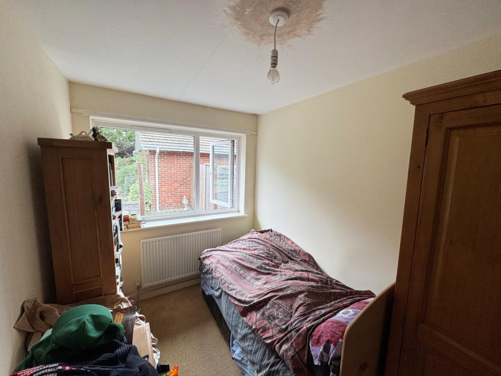 Lot: 152 - THREE-BEDROOM BUNGALOW FOR REFURBISHMENT AND REPAIR - Bedroom 3